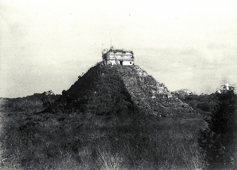 black white picture of ancient mayan ruin in mexico black white picture of ancient mayan ruin in mexico