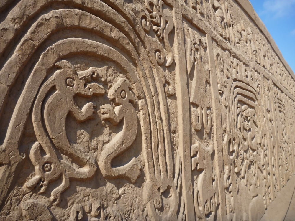 The Chimu built Huacas for their deitie The Chimu built Huacas for their deitie