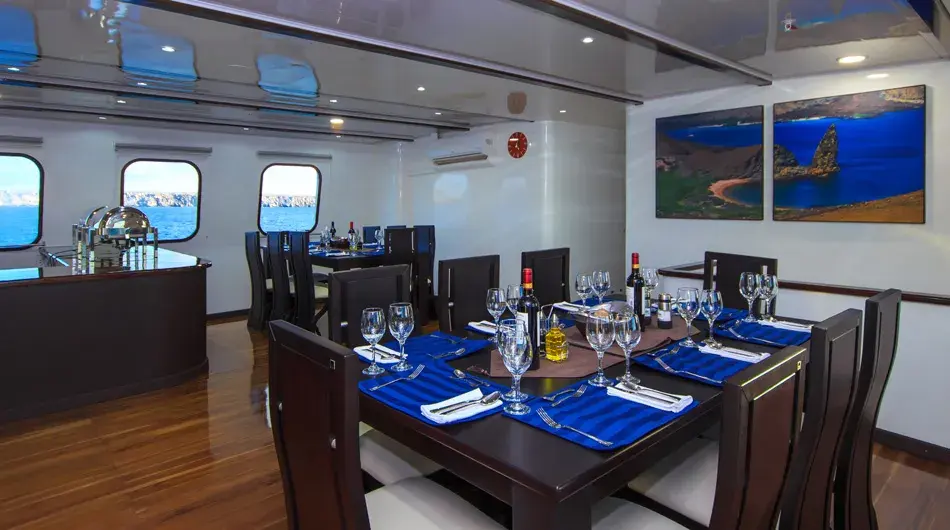 Natural Paradise Galapagos Cruise - Dining Natural Paradise Galapagos Cruise - Dining
