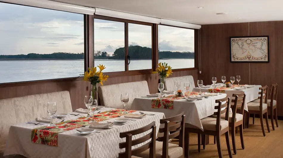 Indoor_Dining_Room_Social_Areas_Manatee_Amazon_Explorer Indoor_Dining_Room_Social_Areas_Manatee_Amazon_Explorer