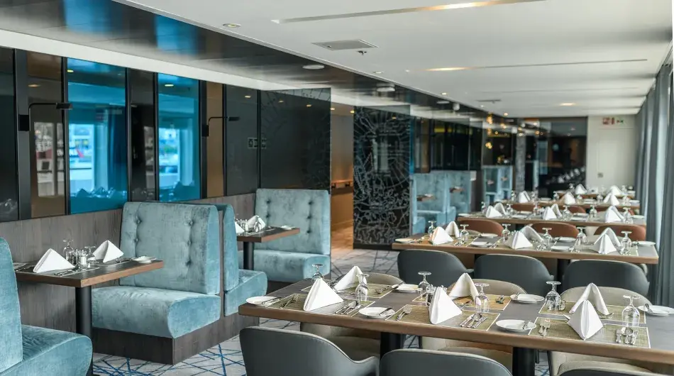 Quark Expeditions_Ultramarine_Balena Restaurant_(7)_Web Quark Expeditions_Ultramarine_Balena Restaurant_(7)_Web
