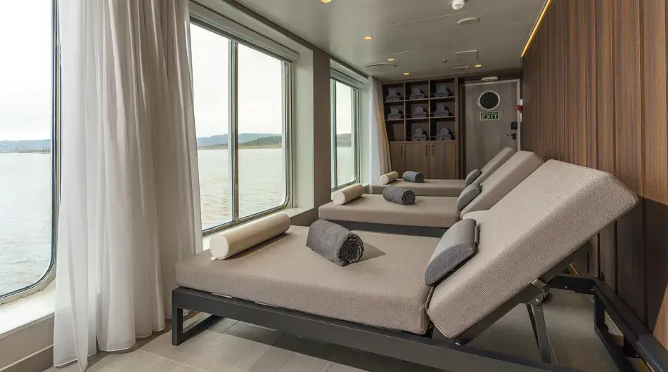 Quark Expeditions_Ultramarine_Tundra Spa and Sauna_(14)_Web Quark Expeditions_Ultramarine_Tundra Spa and Sauna_(14)_Web
