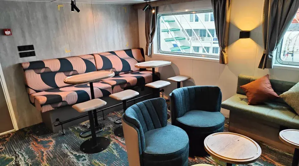 Ortelius Observation Lounge & Bar: ctsy of Oceanwide Expeditions Ortelius Observation Lounge & Bar