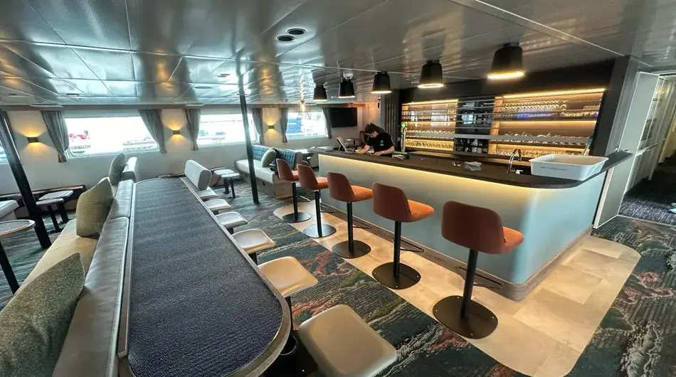 Ortelius Observation Lounge & Bar: ctsy of Oceanwide Expeditions Ortelius Observation Lounge & Bar