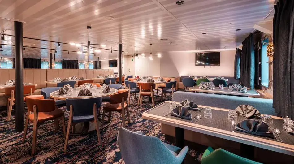 Plancius restaurant: ctsy of Oceanwide Expeditions Plancius restaurant