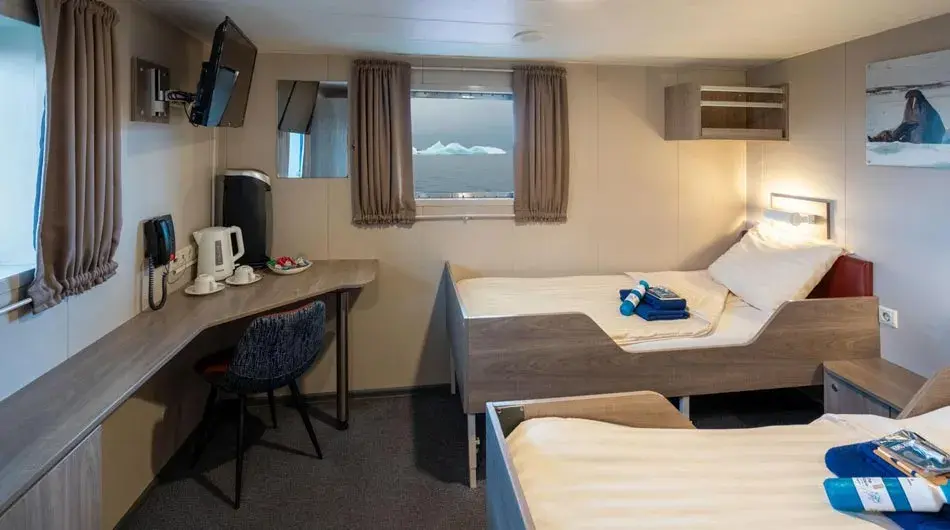 Plancius twin deluxe cabin: ctsy of Oceanwide Expeditions Plancius twin deluxe cabin