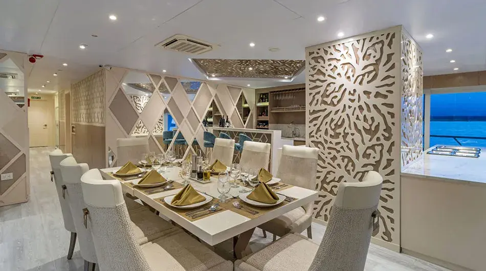 Elite Galapagos - Dining Elite Galapagos - Dining