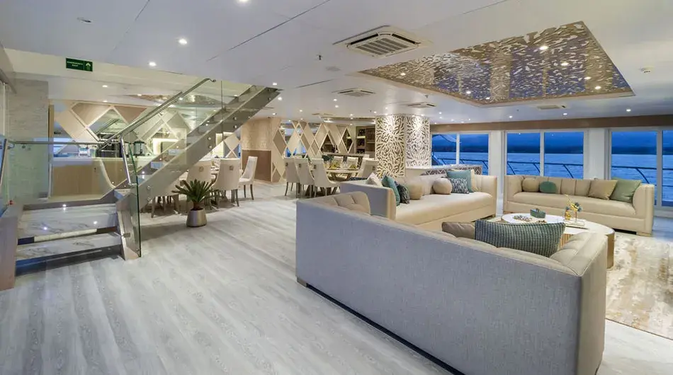 Elite Galapagos - Living Area Elite Galapagos - Living Area