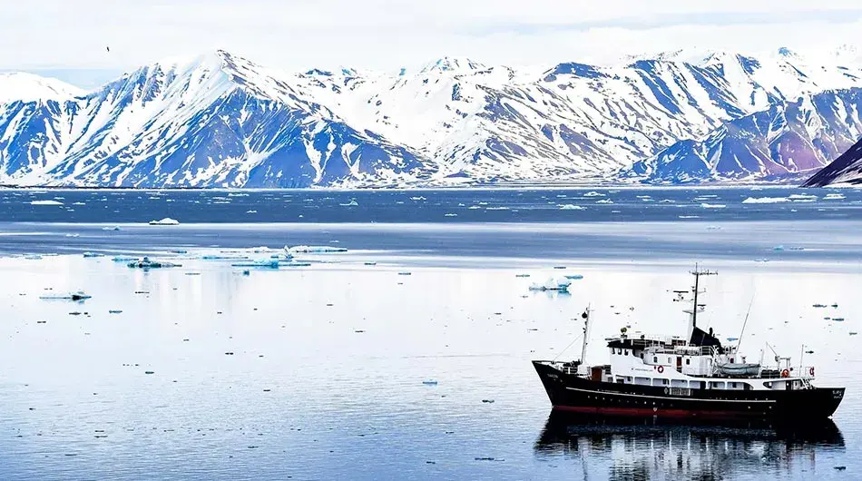 MS Sjoveien - Crusing in Arctic waters MS Sjoveien - Crusing in Arctic waters