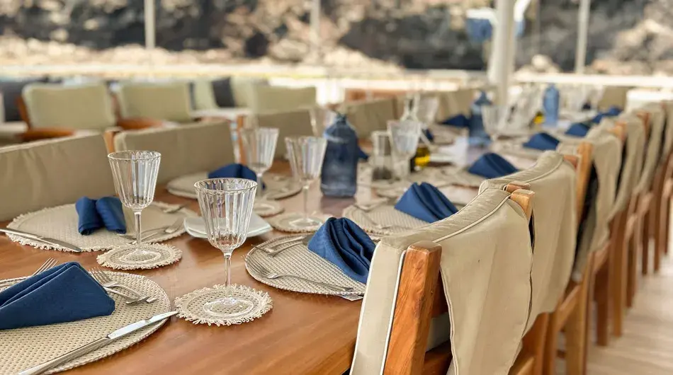Al fresco dining on the Seaman Journey ship Al fresco dining on the Seaman Journey ship