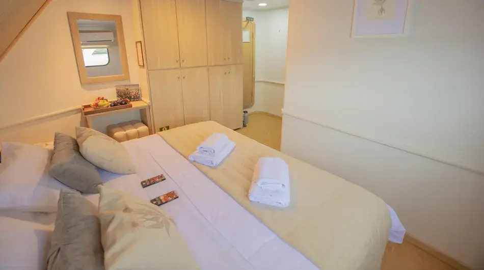 Matrimonial cabin, Seaman Journey Matrimonial cabin, Seaman Journey