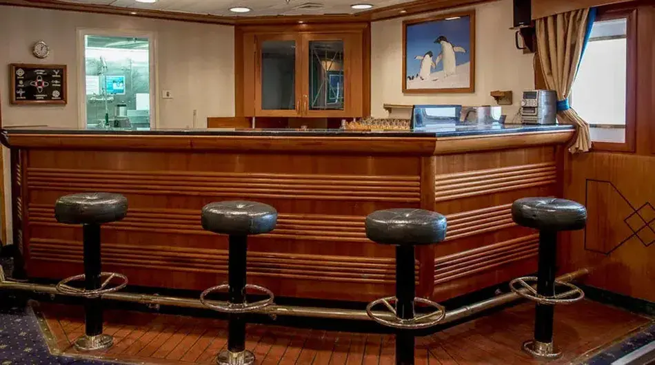 M/S Expedition Clipper Club Bar M/S Expedition Clipper Club Bar