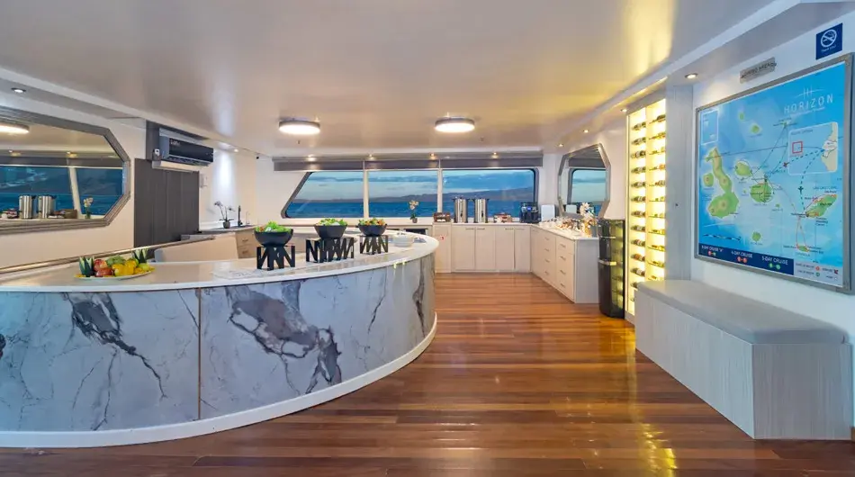 Horizon Trimaran Dining Horizon Trimaran Dining