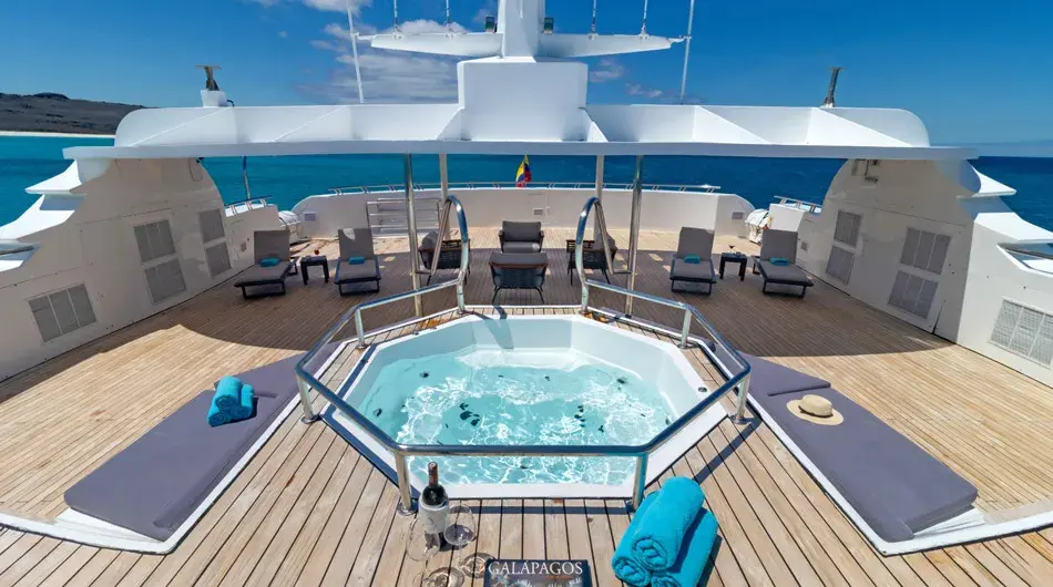 Horizon Trimaran Sundeck and Spa Horizon Trimaran Sundeck and Spa