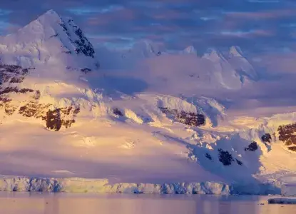 Antarctica%20Mountains%20Sunny.jpg Snow-covered mountains in the background at sunrise in Antarctica)