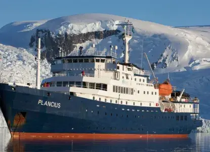 M/V Plancius M/V Plancius