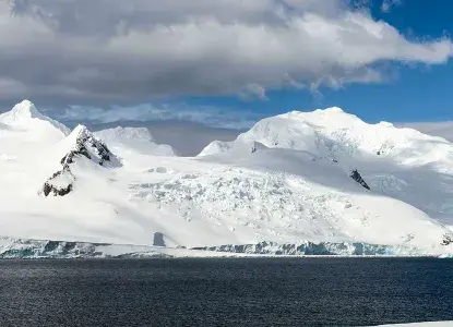 Antarcticscenery_1600x600.jpg Antarctica)