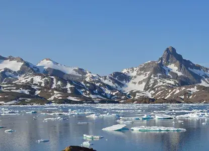 Greenland_Kong-Oscar-Fjord-hero.jpg colourful town in Greenland