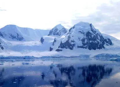 Antarctic-reflection.jpg Antarctic-reflection.jpg