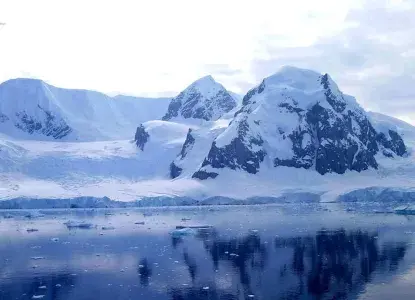 Antarctic-reflection-HERO.jpg Beautiful Antarctic Vista)