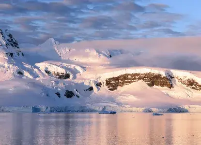 Antarctica-landscape-low-light-hero.jpg Antarctica landscape)