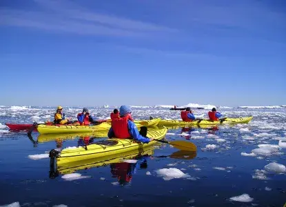 Antarctica_Activities_Kayaking%20%287%29.jpg sl